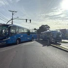 Personal de emergencia atendió a las víctimas de dos siniestros viales ocurridos en el norte y sur de Quito.