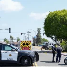 Integrantes de la Policía de San Diego custodian la zona del ataque contra una mezquita este lunes, en San Diego (Estados Unidos).