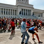 Los gobiernos totalitarios, como el de Cuba, utilizan al Estado como medio para someter a sus habitantes y privarlos de su libertad de pensar, su libre movilidad, de escoger la actividad a la que quieran dedicarse.