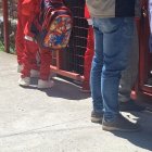 Padres de familia protestaron en los exteriores de una institución educativa ante la denuncia de un caso de presunta agresión sexual a una menor de 7 años.