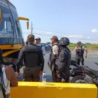 Policía bloqueó buses con familiares en Guayaquil cuando iban a protestar por condiciones