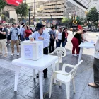 Ciudadanos votaron en unas elecciones simbólicas organizadas por Unidad Popular en el centro de Guayaquil, este jueves 21 de mayo.