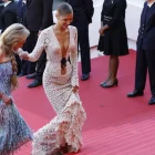 El vestido de Bella Hadid lleva la firma de Schiaparelli y se inspiró en un histórico diseño usado por Jane Birkin en los 60.