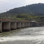 Sedimentos provocados por la creciente de los ríos afectan la operación de la hidroeléctrica.