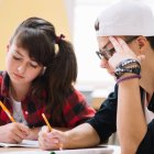 Estudiar después de los 18 años es uno de los requisitos para mantener el beneficio social de la pensión de montepío del IESS.