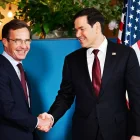 El primer ministro sueco, Ulf Kristersson (izquierda), y el secretario de Estado estadounidense, Marco Rubio,en la reunión de ministros de Asuntos Exteriores de la OTAN en Suecia, el 22 de mayo de 2026.