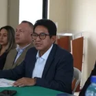 Jorge Yánez, en el centro, junto a otros dirigentes de la transportación.