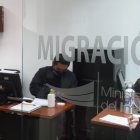Funcionarios de Migración de Ecuador revisaron la información y detectaron que el viajero era requerido en Guatemala por violación.