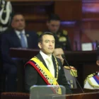 Cuentas oficiales del Gobierno ahora destacan la frase "adelante con firmeza".