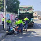 Las autoridades realizan limpieza en barrios del sur de Guayaquil.