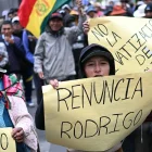 Una manifestante durante una protesta contra el presidente Rodrigo Paz en La Paz, el 25 de mayo de 2026.
