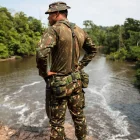 Un soldado del ejercito brasileño durante una ronda en la Amazonía.