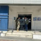 Policía allana Fiscalía en Manta, 26 mayo, tras asesinato de dos secretarios a 100 metros.