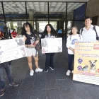 Animalistas realizaron un plantón en exteriores del Municipio para respaldar el tratamiento de la ordenanza contra la pirotecnia ruidosa.