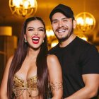 Dayanara junto a su esposo y mánager Jonathan Estrada.