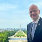 Gianni Infantino, presidente de la FIFA, dialogó con representantes durante una visita al estadio MetLife, sede de la final del Mundial 2026.