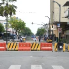 La vía permanece parcialmente cerrada.