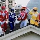 Los Power Rangers posando en el Palacio Municipal por la actividad del Día del Niño