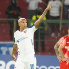 El brasileño Deyverson marcó un doblete en el triunfo ante Always Ready.