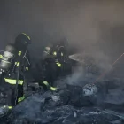 El local de motocicletas quedó reducido a escombros tras el incendio en la av. América y Llallement.