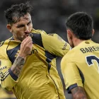 Leandro Paredes abrió la cuenta en la victoria 2-1 ante la Católica en Chile.