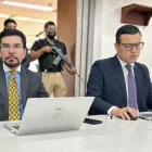 El fiscal general del Estado encargado, Carlos Alarcón (d), en audiencia del caso Sinohydro.