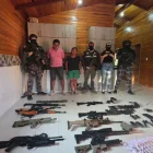 Policía realizó operativos en Jama y detuvo a dos por nexos con Los Choneros al hallar arsenal oculto.