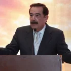 El exalcalde Jaime Nebot ofreció una conferencia en la Confradía de la Perla.