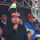 El máximo dirigente de la Central Obrera de Bolivia (COB), Mario Argollo (4-i), durante un acto público por el Día Internacional del Trabajo, en El Alto (Bolivia).