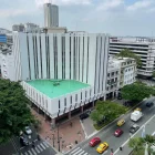 Además de la ubicación privilegiada, en el centro, el edificio tiene una arquitectura interesante.