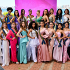 Las aspirantes compartieron escenario con reinas nacionales e invitadas especiales durante la ceremonia de imposición de bandas.