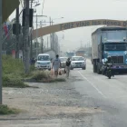 La falta de infraestructura peatonal es una de las problemáticas a resolver en la vía a Salitre, en el cantón Daule.