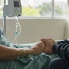 Medicamentos de alta especialidad adquiridos por el IESS serán distribuidos en hospitales de tercer nivel y unidades médicas del país para pacientes con enfermedades raras.