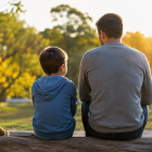 La infancia y la adultez convergen en una misma mirada: los valores aprendidos de niño acompañan a las personas a lo largo de toda su vida.