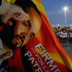 Referencial."Firmes por la patria”: la multitud se moviliza en un clima de fervor político que trasciende fronteras.
