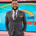 El comunicador continúa al frente de sus espacios informativos mientras promociona Vive Fútbol.