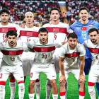 Selección de Turquía posa para la fotografía oficial antes de su regreso a una Copa del Mundo, tras 24 años de ausencia del torneo.