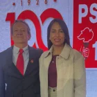 Gustavo Vallejo, presidente del Partido Socialista, junto a la dirigente de la Revolución Ciudadana, Luisa González.
