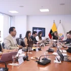 Autoridades de la Asamblea Nacional debaten reformas en sesión oficial, con participación presencial y virtual.