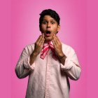 Adrián Siup convierte al Falso 9 en una miniserie digital sobre conquista, humor y masculinidad.