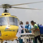 El guía nepalí del Everest, Hillary Dawa Sherpa, es trasladado en helicóptero al hospital HAMS en Katmandú, Nepal, el 4 de junio de 2026.
