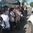 Los parientes siguen esperando respuestas de la identificación de los cuerpos.