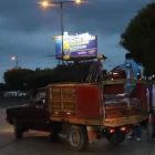 Tras días de espera, los familiares de los desaparecidos en Daule se los llevan a casa.