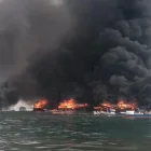 El espeso humo se esparció por todo el mar de Manta.