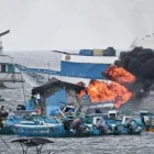 Lancheros arriesgaron sus vidas para rescatar a tres trabajadores atrapados durante el incendio en el puerto de Manta.