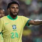 Éderson reemplaza al lesionado Wesley.