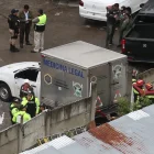 Uniformados del Cuerpo de Bomberos de Quito y Policía Nacional cercaron el lugar en donde hallaron a una persona sin vida, en La Vicentina.