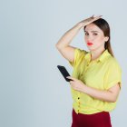 Los padres y madres de familia inevitablemente tienen que formar parte de los grupos de WhatsApp escolares, para estar al tanto de actividades y requerimientos, Pero pueden volverse una tortura.