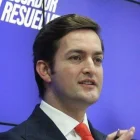 Torres, de 36 años, inició su carrera en el Legislativo en 2018 como suplente de su padre, el exasambleísta Luis Fernando Torres.