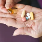 Mientras el sector privado impulsa la economía con utilidades sólidas, la distribución estatal de medicamentos enfrenta serias dudas sobre su eficiencia, control aduanero y transparencia logística.